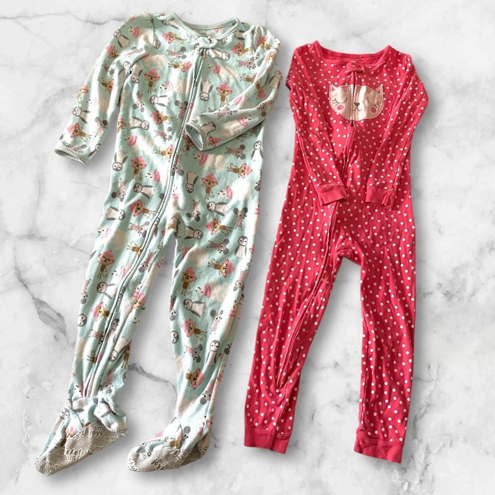 2 Piece Bundle Of Carter’s Baby Girl Fleece Sleepers Size 5T One Piece